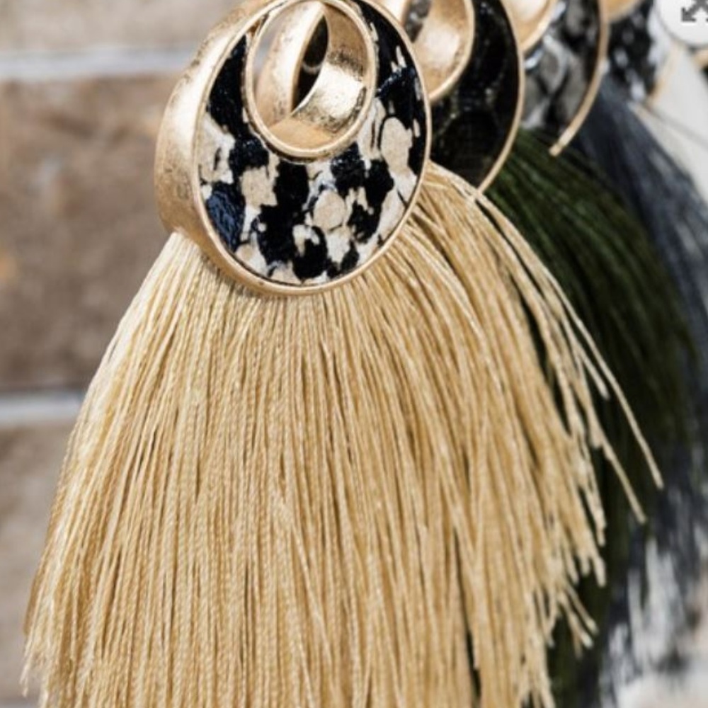 NWT Faux Leather Snake Print Fine Tassel Earings - Picture 3 of 3